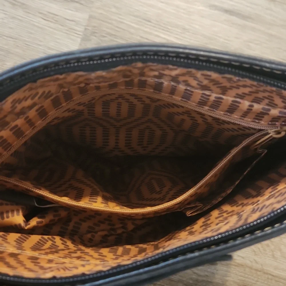 Axcess by Liz Claiborne Purse/Crossbody - Picture 7 of 9